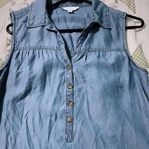 Blue half button down blouse no sleeves